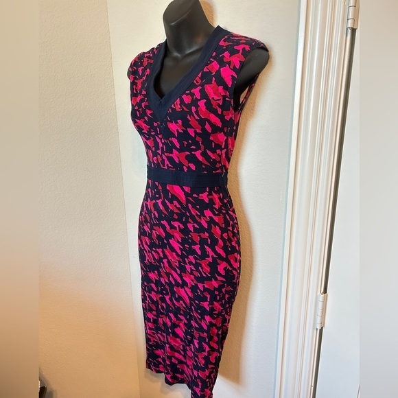 H&m Navy & Pink Camouflage Midi dress, fitted Sz XS, V-neck sleeveless dress - Picture 5 of 5